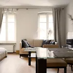 By The River And City Center - Comfortable Rooms