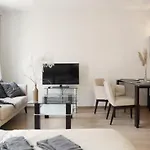 By The River And City Center - Comfortable Rooms